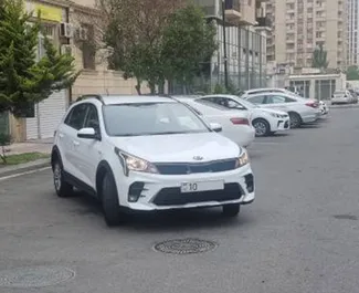 租赁 Kia Rio X-line 的正面视图，在巴库, 阿塞拜疆 ✓ 汽车编号 #3488。✓ Automatic 变速箱 ✓ 1 评论。