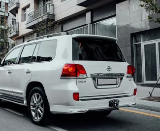 租车 Toyota Land Cruiser 200 #3540 Automatic 在 在巴库，配备 3.0L 发动机 ➤ 来自 哈勒敦 在阿塞拜疆。