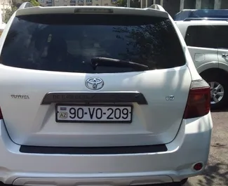 在 在阿塞拜疆 租赁 Toyota Highlander 2010 汽车，特点包括 ✓ 使用 Petrol 燃料和  马力 ➤ 起价 110 AZN 每天。