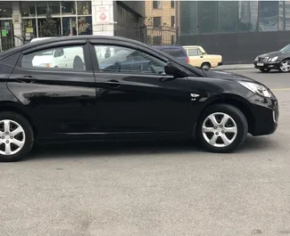 租车 Hyundai Accent #3541 Automatic 在 在巴库，配备 1.4L 发动机 ➤ 来自 哈勒敦 在阿塞拜疆。