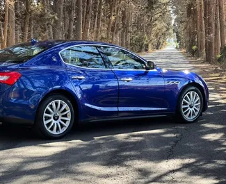 在 在塞浦路斯 租赁 Maserati Ghibli 2017 汽车，特点包括 ✓ 使用 Petrol 燃料和 400 马力 ➤ 起价 325 EUR 每天。