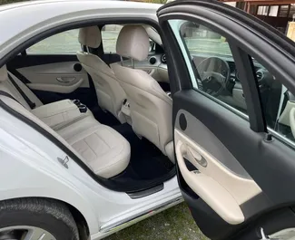 Mercedes-Benz E220 租赁。在 在塞浦路斯 出租的 高级 汽车 ✓ Deposit of 700 EUR ✓ 提供 TPL, CDW, Young 保险选项。