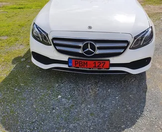租车 Mercedes-Benz E220 #3856 Automatic 在 在利马索尔，配备 2.2L 发动机 ➤ 来自 狮子座 在塞浦路斯。