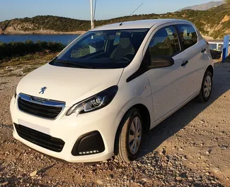 租赁 Peugeot 108 的正面视图，在克里特岛, 希腊 ✓ 汽车编号 #4008。✓ Manual 变速箱 ✓ 0 评论。