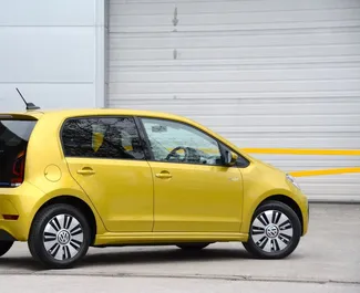 Volkswagen Up! 租赁。在 在希腊 出租的 经济 汽车 ✓ Without Deposit ✓ 提供 TPL, FDW, Passengers, Theft 保险选项。