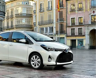 租赁 Toyota Yaris 的正面视图，在克里特岛, 希腊 ✓ 汽车编号 #4003。✓ Automatic 变速箱 ✓ 0 评论。