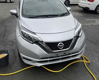 租赁 Nissan Note 的正面视图，在利马索尔, 塞浦路斯 ✓ 汽车编号 #4167。✓ Automatic 变速箱 ✓ 3 评论。