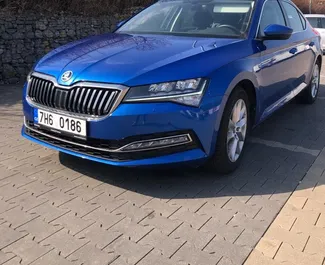 Rent a Skoda Superb in 布拉格 捷克