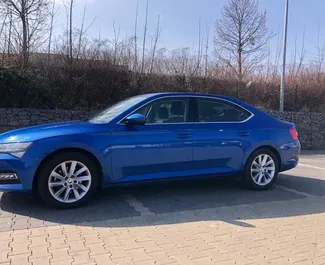 租赁 Skoda Superb 的正面视图，在布拉格, 捷克 ✓ 汽车编号 #4087。✓ Automatic 变速箱 ✓ 0 评论。