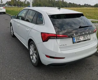 在 在捷克 租赁 Skoda Scala 2022 汽车，特点包括 ✓ 使用 Petrol 燃料和 110 马力 ➤ 起价 33 EUR 每天。