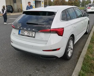 Skoda Scala 租赁。在 在捷克 出租的 舒适性 汽车 ✓ Deposit of 400 EUR ✓ 提供 TPL, SCDW, Theft, Abroad 保险选项。