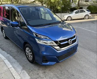 租赁 Nissan Serena 的正面视图，在利马索尔, 塞浦路斯 ✓ 汽车编号 #4465。✓ Automatic 变速箱 ✓ 1 评论。