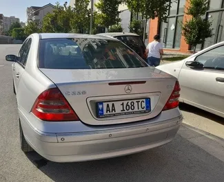 Mercedes-Benz C-Class 2004 的 Diesel 2.2L 发动机，在 在地拉那 出租。