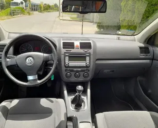 Volkswagen Golf 5 租赁。在 在阿尔巴尼亚 出租的 经济, 舒适性 汽车 ✓ Deposit of 100 EUR ✓ 提供 TPL, CDW, SCDW, FDW, Theft 保险选项。