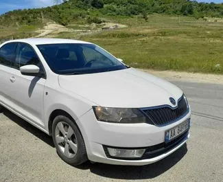 在 在阿尔巴尼亚 租赁 Skoda Rapid 2014 汽车，特点包括 ✓ 使用 Diesel 燃料和 105 马力 ➤ 起价 23 EUR 每天。