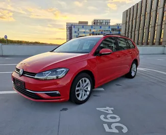 在 在捷克 租赁 Volkswagen Golf Variant 2019 汽车，特点包括 ✓ 使用 Diesel 燃料和 116 马力 ➤ 起价 42 EUR 每天。