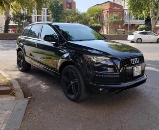 租赁 Audi Q7 的正面视图，在第比利斯, 格鲁吉亚 ✓ 汽车编号 #1560。✓ Automatic 变速箱 ✓ 8 评论。