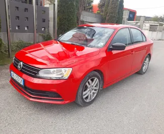 租赁 Volkswagen Jetta 的正面视图，在地拉那, 阿尔巴尼亚 ✓ 汽车编号 #5006。✓ Automatic 变速箱 ✓ 0 评论。