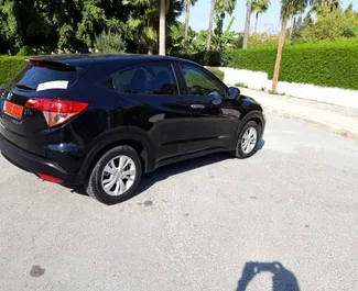 租赁 Honda HR-V 的正面视图，在利马索尔, 塞浦路斯 ✓ 汽车编号 #1685。✓ Automatic 变速箱 ✓ 0 评论。