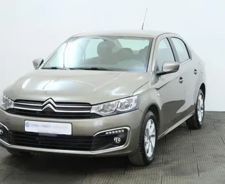 租赁 Citroen Elysee 的正面视图，在布拉格, 捷克 ✓ 汽车编号 #5566。✓ Automatic 变速箱 ✓ 0 评论。