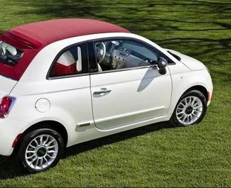 在 在希腊 租赁 Fiat 500 Cabrio 2021 汽车，特点包括 ✓ 使用 Hybrid 燃料和 70 马力 ➤ 起价 55 EUR 每天。