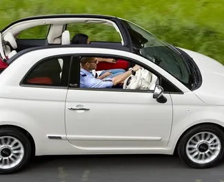 Fiat 500 Cabrio 2021 的 Hybrid 1.0L 发动机，在 在克里特岛 出租。