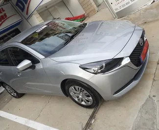 租赁 Mazda 2 的正面视图，在利马索尔, 塞浦路斯 ✓ 汽车编号 #5593。✓ Automatic 变速箱 ✓ 0 评论。