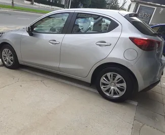 租车 Mazda 2 #5593 Automatic 在 在利马索尔，配备 1.5L 发动机 ➤ 来自 狮子座 在塞浦路斯。