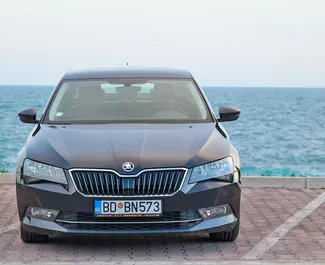 租车 Skoda Superb #5906 Automatic 在 在布德瓦，配备 2.0L 发动机 ➤ 来自 米兰 在黑山。