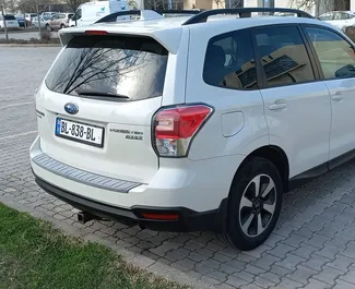 在 在格鲁吉亚 租赁 Subaru Forester 2017 汽车，特点包括 ✓ 使用 Petrol 燃料和 170 马力 ➤ 起价 100 GEL 每天。