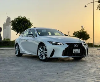 租赁 Lexus IS300 的正面视图，在迪拜, 阿联酋 ✓ 汽车编号 #6151。✓ Automatic 变速箱 ✓ 0 评论。