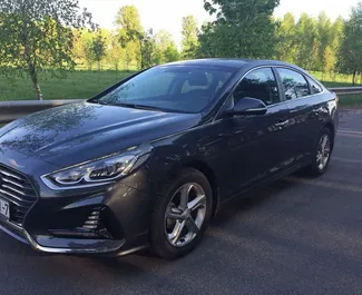 在 在白俄罗斯 租赁 Hyundai Sonata 2019 汽车，特点包括 ✓ 使用 Petrol 燃料和 150 马力 ➤ 起价 50 USD 每天。