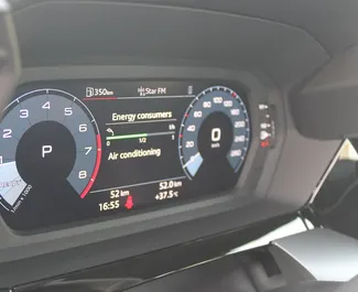 Audi A3 Sedan 2023 在 在迪拜 可租赁，具有 250 km/day 里程限制。