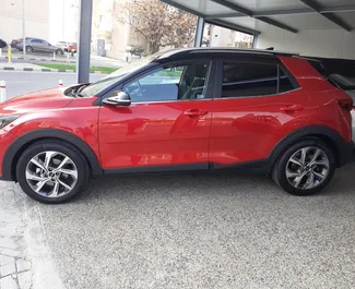 租赁 Kia Stonic 的正面视图，在利马索尔, 塞浦路斯 ✓ 汽车编号 #6004。✓ Automatic 变速箱 ✓ 0 评论。
