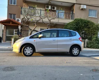 租赁 Honda Fit 的正面视图，在利马索尔, 塞浦路斯 ✓ 汽车编号 #3294。✓ Automatic 变速箱 ✓ 4 评论。