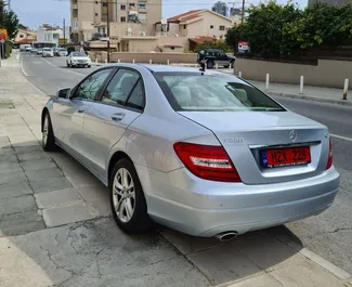 在 在塞浦路斯 租赁 Mercedes-Benz C-Class 2014 汽车，特点包括 ✓ 使用 Diesel 燃料和 150 马力 ➤ 起价 60 EUR 每天。