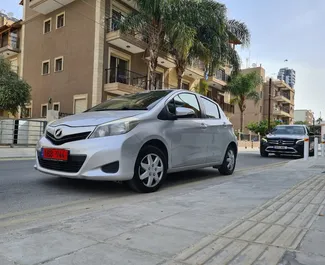 Toyota Vitz 2014 在 在利马索尔 可租赁，具有 unlimited 里程限制。