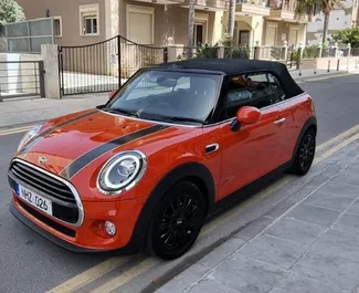 租车 Mini Cooper Cabrio #5930 Automatic 在 在利马索尔，配备 1.6L 发动机 ➤ 来自 亚历山大 在塞浦路斯。