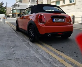 租赁 Mini Cooper Cabrio 的正面视图，在利马索尔, 塞浦路斯 ✓ 汽车编号 #5930。✓ Automatic 变速箱 ✓ 0 评论。