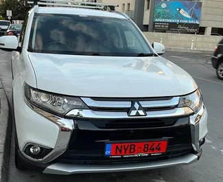 租赁 Mitsubishi Outlander 的正面视图，在利马索尔, 塞浦路斯 ✓ 汽车编号 #5917。✓ Automatic 变速箱 ✓ 0 评论。