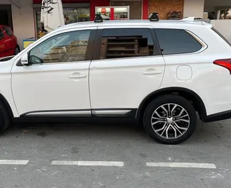 在 在塞浦路斯 租赁 Mitsubishi Outlander 2018 汽车，特点包括 ✓ 使用 Diesel 燃料和  马力 ➤ 起价 60 EUR 每天。