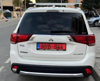 Mitsubishi Outlander 2018 的 Diesel 1.8L 发动机，在 在利马索尔 出租。