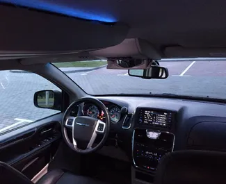 Chrysler Town & Country 2016 的 Petrol 3.6L 发动机，在 在明斯克 出租。