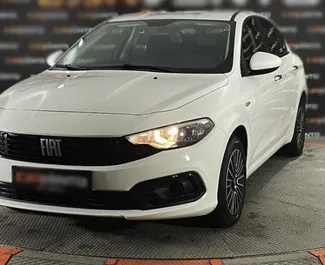 租赁 Fiat Egea 的正面视图，在伊斯坦布尔, 土耳其 ✓ 汽车编号 #6232。✓ Manual 变速箱 ✓ 0 评论。