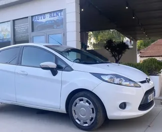 租赁 Ford Fiesta 的正面视图，在地拉那, 阿尔巴尼亚 ✓ 汽车编号 #6343。✓ Manual 变速箱 ✓ 3 评论。