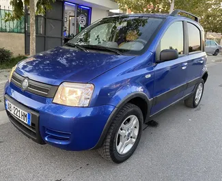 租赁 Fiat Panda 4x4 的正面视图，在地拉那, 阿尔巴尼亚 ✓ 汽车编号 #6309。✓ Manual 变速箱 ✓ 7 评论。