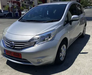 租赁 Nissan Note 的正面视图，在利马索尔, 塞浦路斯 ✓ 汽车编号 #2246。✓ Automatic 变速箱 ✓ 2 评论。