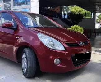 租赁 Hyundai i20 的正面视图，在地拉那, 阿尔巴尼亚 ✓ 汽车编号 #6432。✓ Manual 变速箱 ✓ 2 评论。