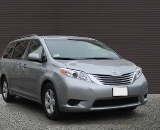 租赁 Toyota Sienna 的正面视图，在埃里温, 亚美尼亚 ✓ 汽车编号 #1175。✓ Automatic 变速箱 ✓ 0 评论。