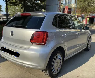 租车 Volkswagen Polo #6425 Manual 在 在地拉那，配备 1.6L 发动机 ➤ 来自 阿尔迪 在阿尔巴尼亚。